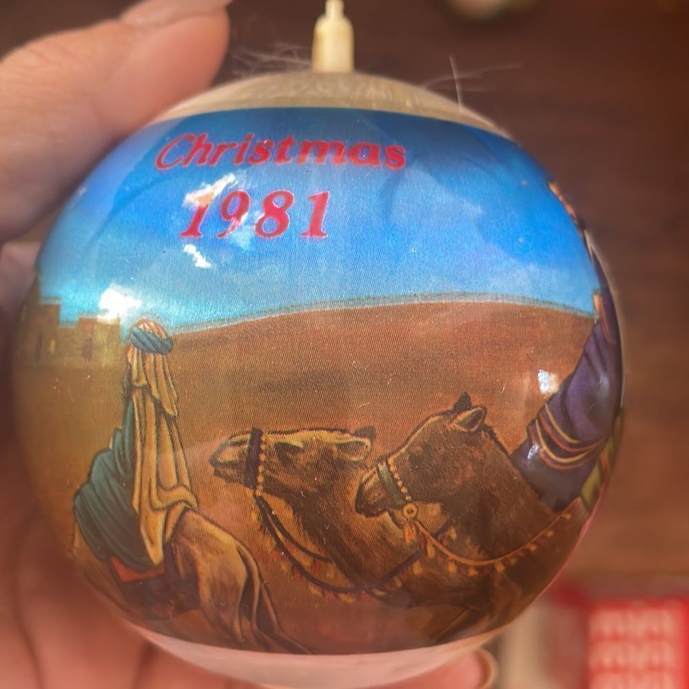 Collection of 4 vintage satin wrapped Christmas tree ornaments‎ - Picture 10 of 15